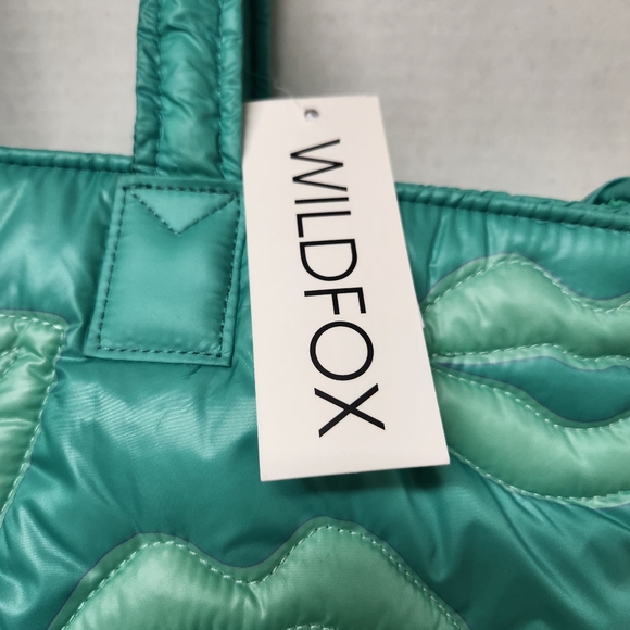 WILDFOX Lips Quilted Green Puffy Tote New - Picture 4 of 13